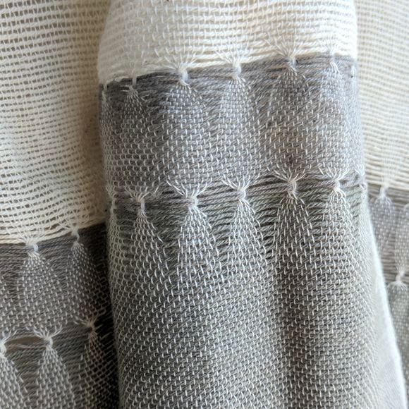 Hand Woven fringed scarf shawl | Cream sage gray - Picture 3 of 3